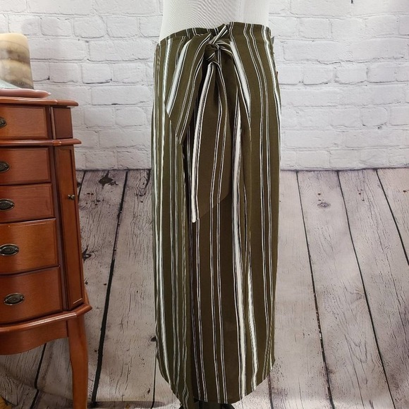 Evereve brown skirt with multi colored stripes - Picture 6 of 14